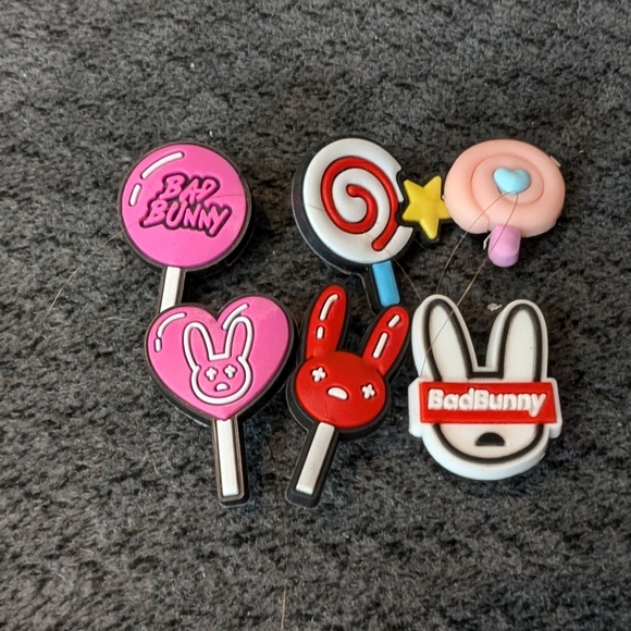 Jibbitz Crocs Charms Bad Bunny 16 lot Crocs NEW - Picture 7 of 12